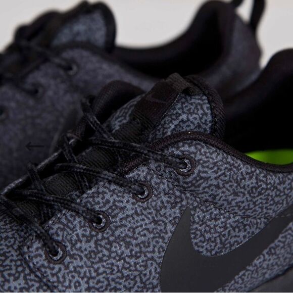 NIKE ROSHE Gray Print Sneakers - Picture 4 of 16